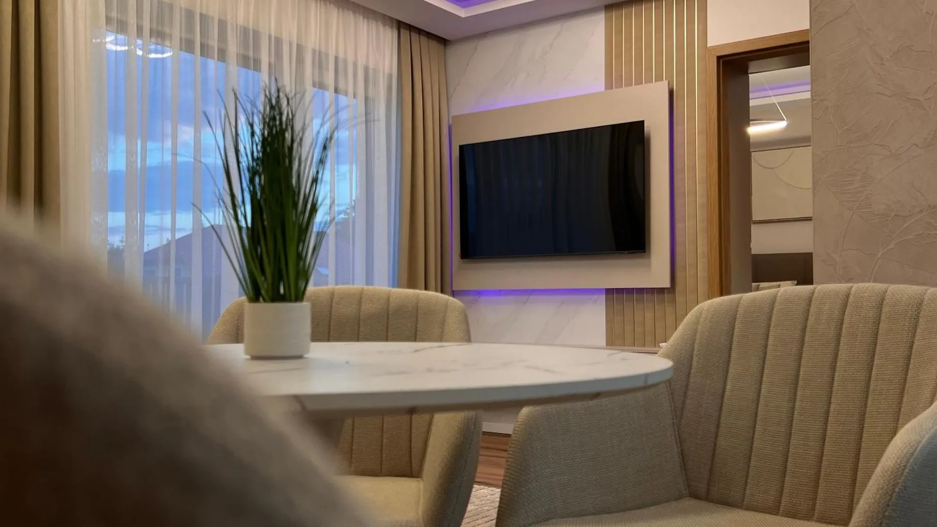 Lily Lux Apartment location